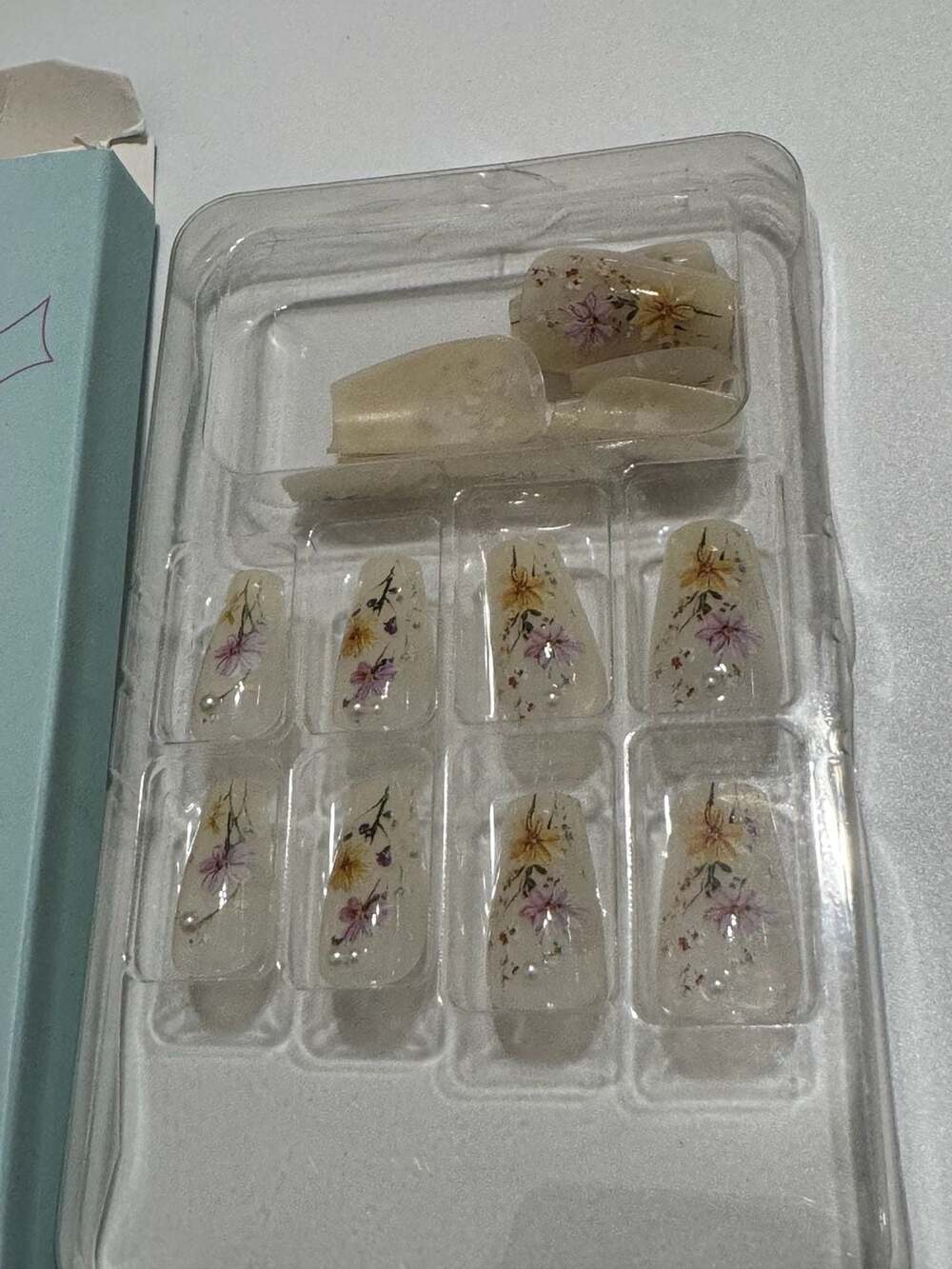 Do-It-Yourself Press On Nails Floral Pearl Fake Nails
